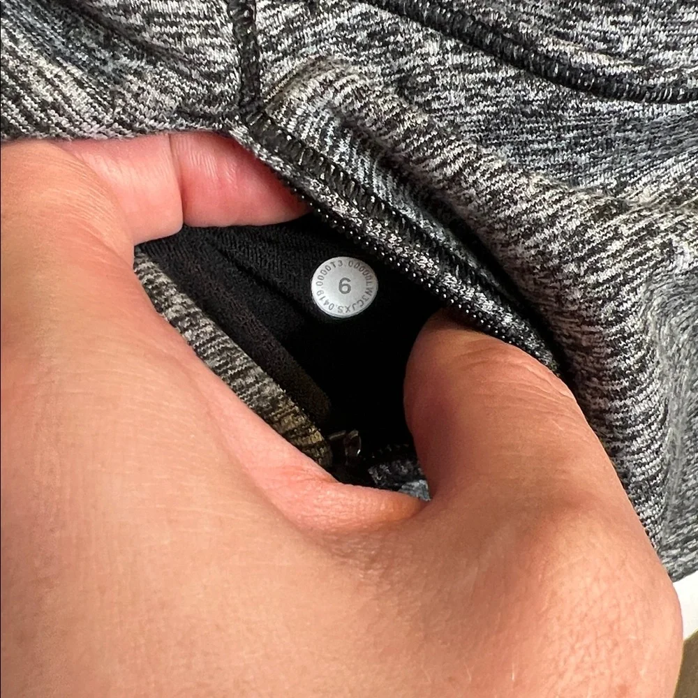 Lululemon Always Alert 1/2 Zip - Heathered Black - Size 6 - Picture 6 of 15